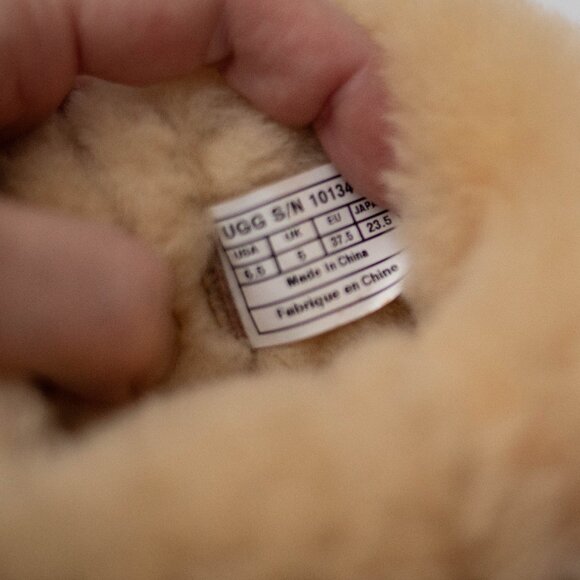 🧸 UGG Classic Tall Boots Womens 6.5 Chestnut Shearling Suede Winter Cozy - Picture 12 of 12